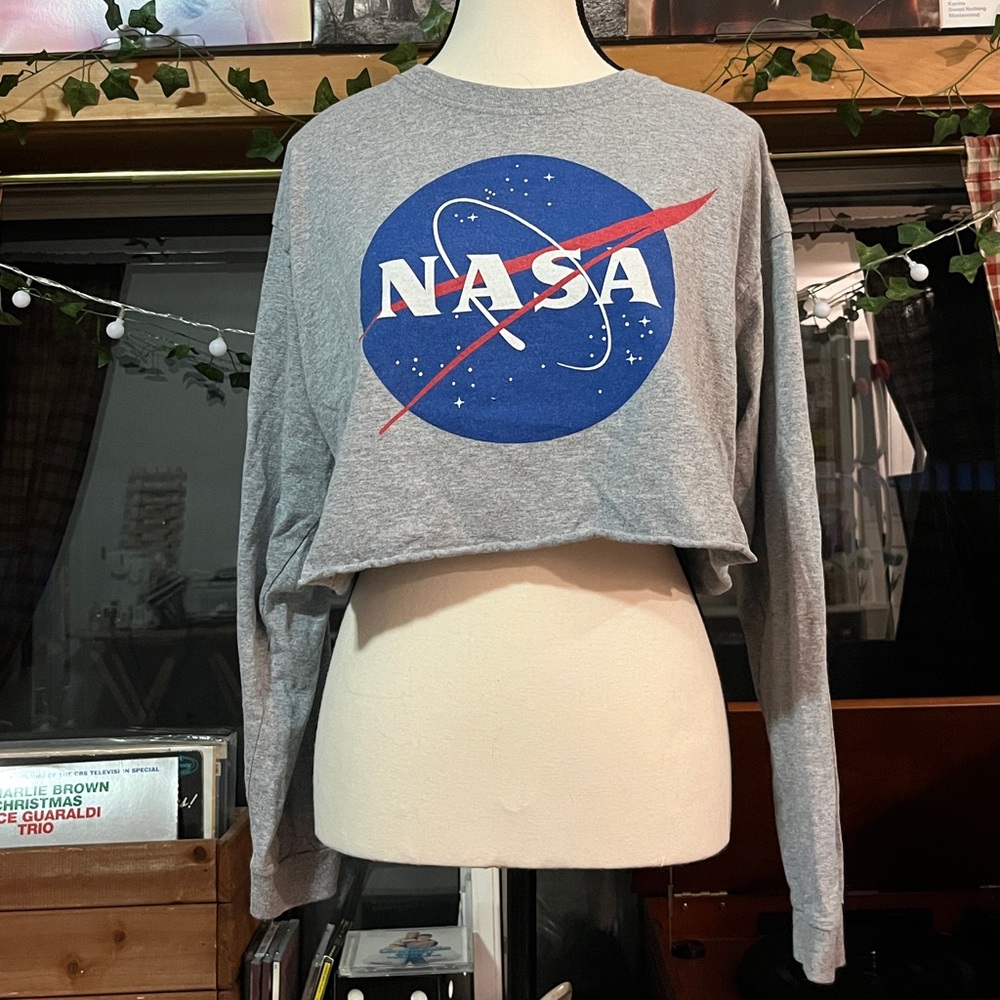 🌎NASA Gray Cropped Sweatshirt🌎